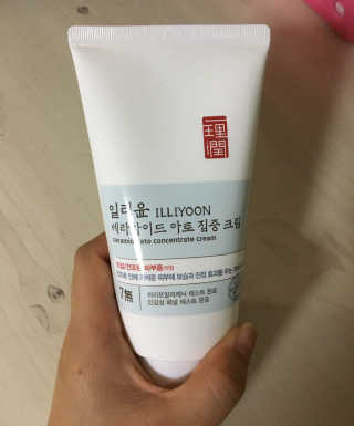 일리윤 세라마이드 아토 집중 크림 — 4.33점을 준 리뷰어가 2017년 9월 올린 사용 사진