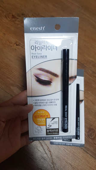 (주)에네스티 리얼이지 아이라이너 2종 — 4점을 준 리뷰어가 2019년 9월 올린 사용 사진