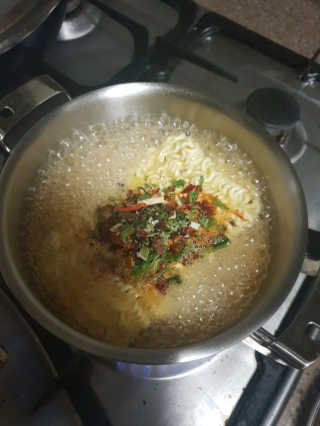 라면 그대로가 제일 맛있는 더엄마라면 — 5점을 준 리뷰어가 2019년 6월 올린 사용 사진