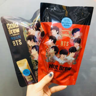한국야쿠르트 콜드브루, 핫브루 액상스틱 BTS 일러스트 — 5점을 준 리뷰어가 2018년 11월 올린 사용 사진