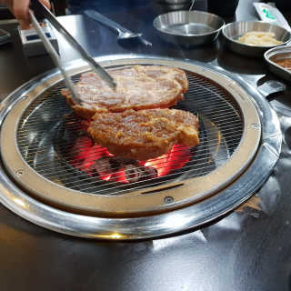 [두툼갈비] 두툼갈비 2인분 + 매콤치즈버섯 set — 5점을 준 리뷰어가 2018년 10월 올린 사용 사진