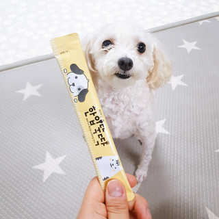 [펫토리아]짜먹는 한입뚝딱 강아지.고양이 마약간식 — 5점을 준 리뷰어가 2019년 7월 올린 사용 사진