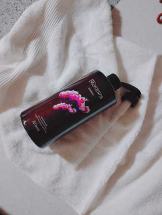 프로방스 바이올렛 퍼퓸 샴푸 1000ml 업그레이드 — 4.5점을 준 리뷰어가 2019년 6월 올린 사용 사진