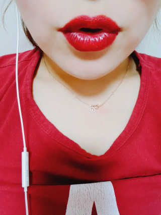 터치인솔 메탈리스트 리퀴드 포일 립스틱 5종 — 5점을 준 리뷰어가 2018년 3월 올린 사용 사진