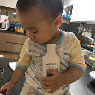 엘루스벤 에코스토어_베이비로션_200ml — 5점을 준 리뷰어가 2017년 6월 올린 사용 사진