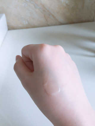디시크릿 펩타이드 슈퍼 모이스처라이징 에센스 — 4.5점을 준 리뷰어가 2018년 4월 올린 사용 사진
