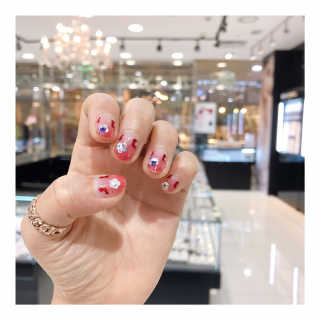 [바바코코]붙이는 젤네일스티커 Best item 7종 랜덤 — 5점을 준 리뷰어가 2019년 5월 올린 사용 사진