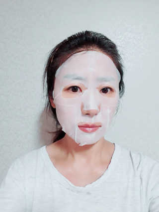 초코무 코스메틱스 초코무 모이스쳐 허니 마스크팩 — 5점을 준 리뷰어가 2018년 7월 올린 사용 사진