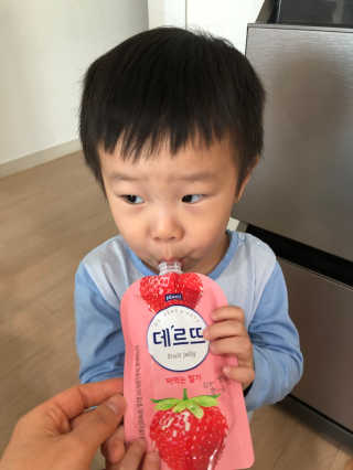 데르뜨 떠먹는 과일 3종, 짜먹는 과일 2종 총 10개 체험 — 5점을 준 리뷰어가 2020년 3월 올린 사용 사진