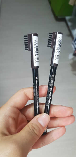 림멜 프로페셔널 아이브로우 펜슬 1+1 — 2.5점을 준 리뷰어가 2019년 11월 올린 사용 사진