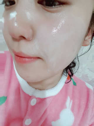 SWISSE 스위스 로즈힙 페이셜 모이스처라이저 로션 — 5점을 준 리뷰어가 2019년 12월 올린 사용 사진