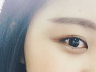 [블랙루즈] 펄블리 아이 글리터 2종 — 5점을 준 리뷰어가 2019년 1월 올린 사용 사진