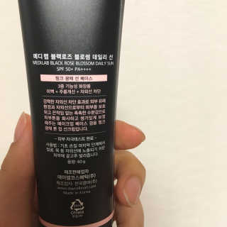 데이셀코스메틱 메디 랩 블랙로즈 블로썸 데일리 선 60g — 3.83점을 준 리뷰어가 2017년 6월 올린 사용 사진