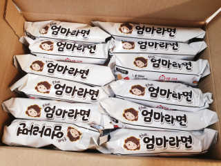 라면 그대로가 제일 맛있는 더엄마라면 — 5점을 준 리뷰어가 2019년 6월 올린 사용 사진