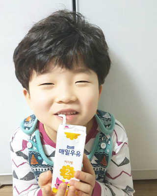 매일우유 멸균 매일우유 저지방 2프로 멸균 핑크퐁 에디션 6입 — 5점을 준 리뷰어가 2018년 1월 올린 사용 사진