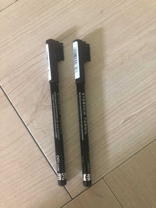 림멜 프로페셔널 아이브로우 펜슬 1+1 — 5점을 준 리뷰어가 2019년 11월 올린 사용 사진