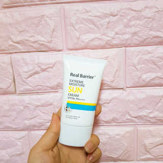 리얼베리어 익스트림 모이스처 선크림 SPF50+ PA++++ — 5점을 준 리뷰어가 2019년 4월 올린 사용 사진