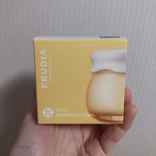 [후르디아] 감귤 광채 미백 크림 — 5점을 준 리뷰어가 2019년 10월 올린 사용 사진
