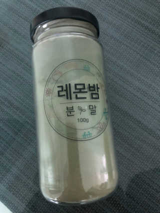 초능력 국내산 레몬밤 분말 — 4점을 준 리뷰어가 2019년 9월 올린 사용 사진
