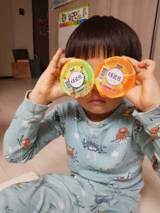 데르뜨 떠먹는 과일 3종, 짜먹는 과일 2종 총 10개 체험 — 4점을 준 리뷰어가 2020년 3월 올린 사용 사진