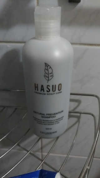 셀리본 하수오 내츄럴 프리벤션 탈모관리 샴푸 300ml — 5점을 준 리뷰어가 2019년 11월 올린 사용 사진