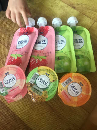 데르뜨 떠먹는 과일 3종, 짜먹는 과일 2종 총 10개 체험 — 4점을 준 리뷰어가 2020년 3월 올린 사용 사진