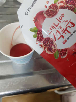 프롬바이오 오직 석류만 [그대로100 석류즙] 하루 1포로 건강하게 — 5점을 준 리뷰어가 2019년 10월 올린 사용 사진