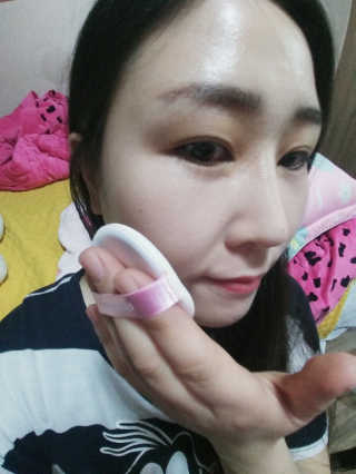 베어블랑 글램 핑크 앰플 쿠션 SPF35 PA+++ — 4.5점을 준 리뷰어가 2018년 3월 올린 사용 사진