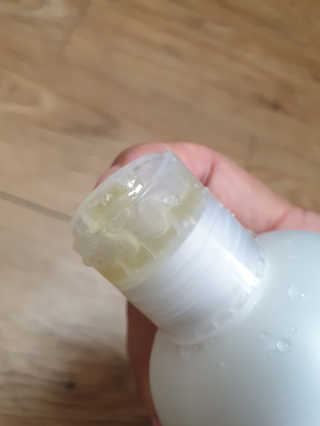 셀리본 하수오 내츄럴 프리벤션 탈모관리 샴푸 300ml — 5점을 준 리뷰어가 2019년 11월 올린 사용 사진