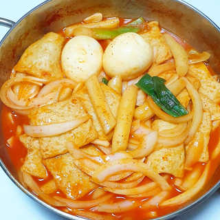 [홍코너떡볶이]옛날떡볶이 인기맛 4팩세트 — 5점을 준 리뷰어가 2019년 11월 올린 사용 사진