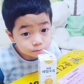 매일우유 멸균 매일우유 저지방 2프로 멸균 핑크퐁 에디션 6입 — 5점을 준 리뷰어가 2018년 1월 올린 사용 사진