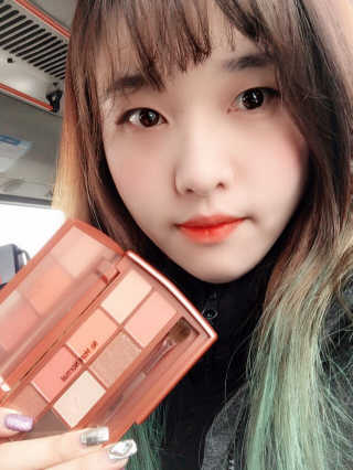 헤이미쉬 데일리즘 코랄릭 스틱 아이 섀도우 — 5점을 준 리뷰어가 2018년 3월 올린 사용 사진