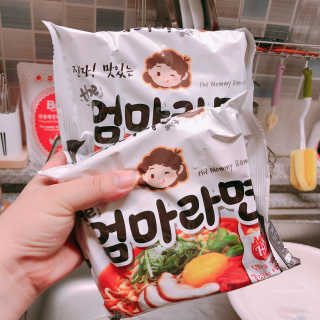 라면 그대로가 제일 맛있는 더엄마라면 — 5점을 준 리뷰어가 2019년 7월 올린 사용 사진