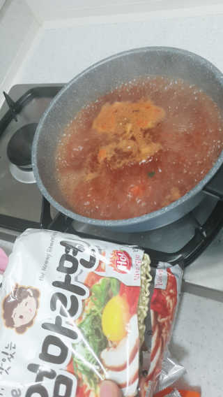라면 그대로가 제일 맛있는 더엄마라면 — 5점을 준 리뷰어가 2019년 6월 올린 사용 사진