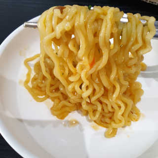 라면 그대로가 제일 맛있는 더엄마라면 — 5점을 준 리뷰어가 2019년 7월 올린 사용 사진