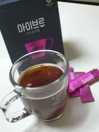 한국맥널티 아이브루 헤이즐넛향 100T — 5점을 준 리뷰어가 2019년 10월 올린 사용 사진