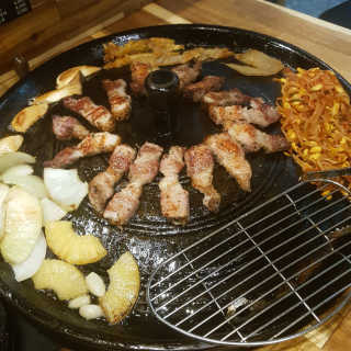 [화덕고깃간 마곡발산점] 화덕삼겹살2인분 — 5점을 준 리뷰어가 2019년 6월 올린 사용 사진
