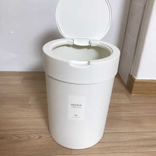 창신리빙 [프랑코 업다운 휴지통 10L]똑똑한 정리 수납 — 4점을 준 리뷰어가 2019년 6월 올린 사용 사진