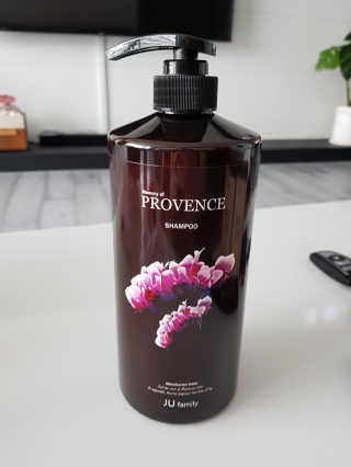 프로방스 바이올렛 퍼퓸 샴푸 1000ml 업그레이드 — 5점을 준 리뷰어가 2019년 6월 올린 사용 사진