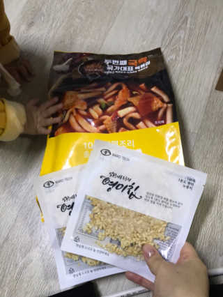 두번째 국떡 국가대표 떡볶이 1팩 + 영미칩 2봉 증정 — 5점을 준 리뷰어가 2019년 2월 올린 사용 사진