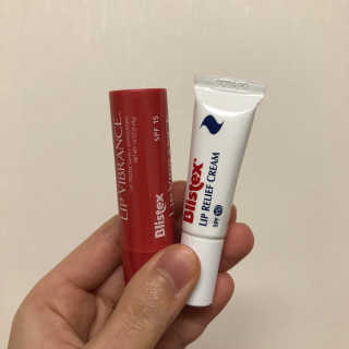 블리스텍스 립 릴리프 크림 립밤, 립 바이브런스 립밤 — 3점을 준 리뷰어가 2018년 11월 올린 사용 사진