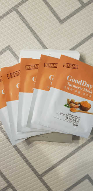 GoodDay Skincare GoodDay 강황 마스크 — 4점을 준 리뷰어가 2019년 12월 올린 사용 사진