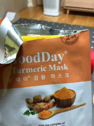 GoodDay Skincare GoodDay 강황 마스크 — 4점을 준 리뷰어가 2019년 12월 올린 사용 사진