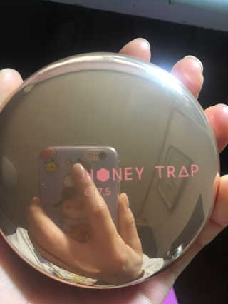 Honey Trap 톤 업 파운데이션 쿠션(W22.5,C17.5) — 5점을 준 리뷰어가 2018년 2월 올린 사용 사진