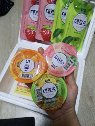 데르뜨 떠먹는 과일 3종, 짜먹는 과일 2종 총 10개 체험 — 4.5점을 준 리뷰어가 2020년 3월 올린 사용 사진
