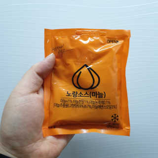 행복먹거리공작소 맥족. 맥주에 빠진 족발 550g + 마늘소스 70g — 5점을 준 리뷰어가 2020년 2월 올린 사용 사진