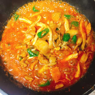 뜰아채유통 춘천닭갈비덮밥소스와 머쉬마루 버섯 — 4.33점을 준 리뷰어가 2018년 12월 올린 사용 사진