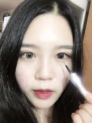 딜라잇18 홀리몰리 글리터라이너 — 4점을 준 리뷰어가 2016년 8월 올린 사용 사진