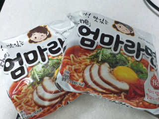 라면 그대로가 제일 맛있는 더엄마라면 — 3점을 준 리뷰어가 2019년 9월 올린 사용 사진
