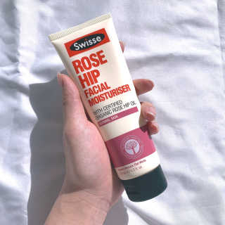 SWISSE 스위스 로즈힙 페이셜 모이스처라이저 로션 — 5점을 준 리뷰어가 2019년 12월 올린 사용 사진